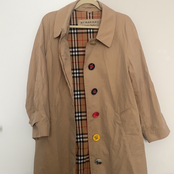 Burberry Women’s 2 Oversized Tan Trench Coat with multi-color/design Buttons - Picture 11 of 11